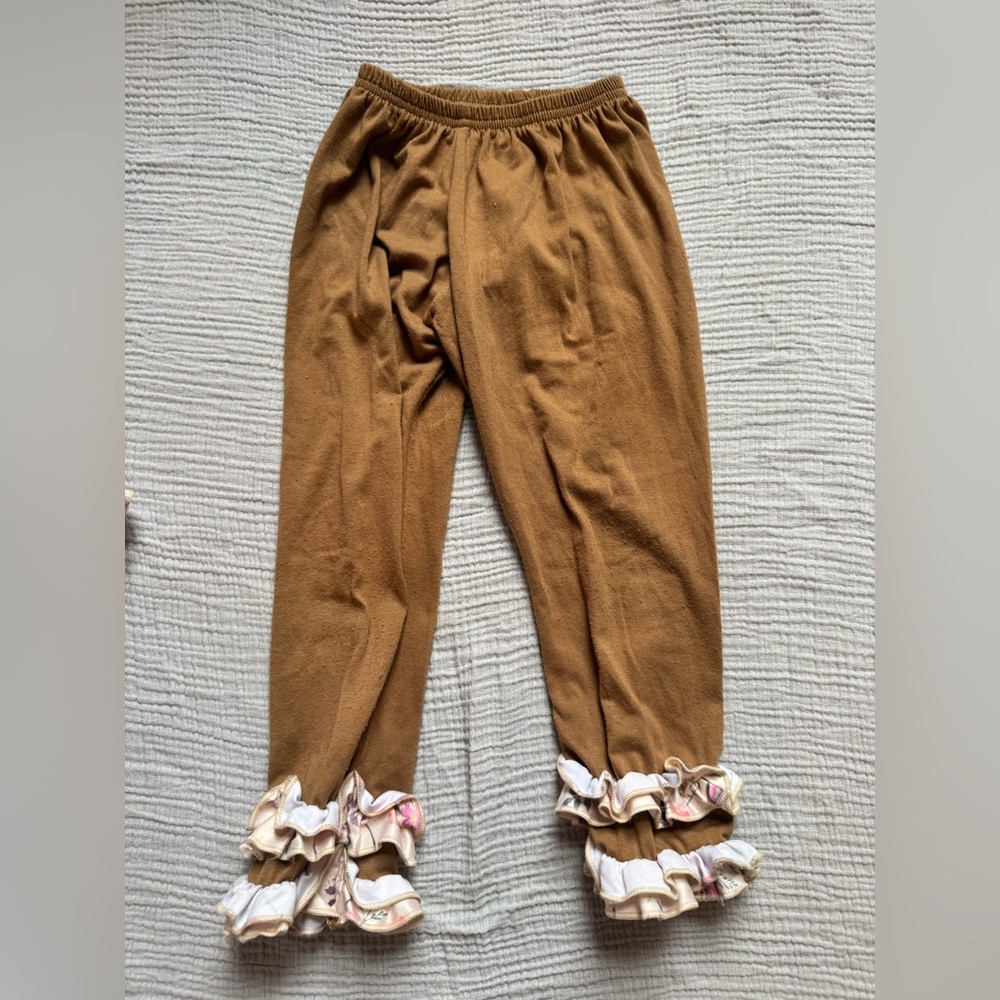 Floral Set with Ruffle Details - Picture 3 of 4